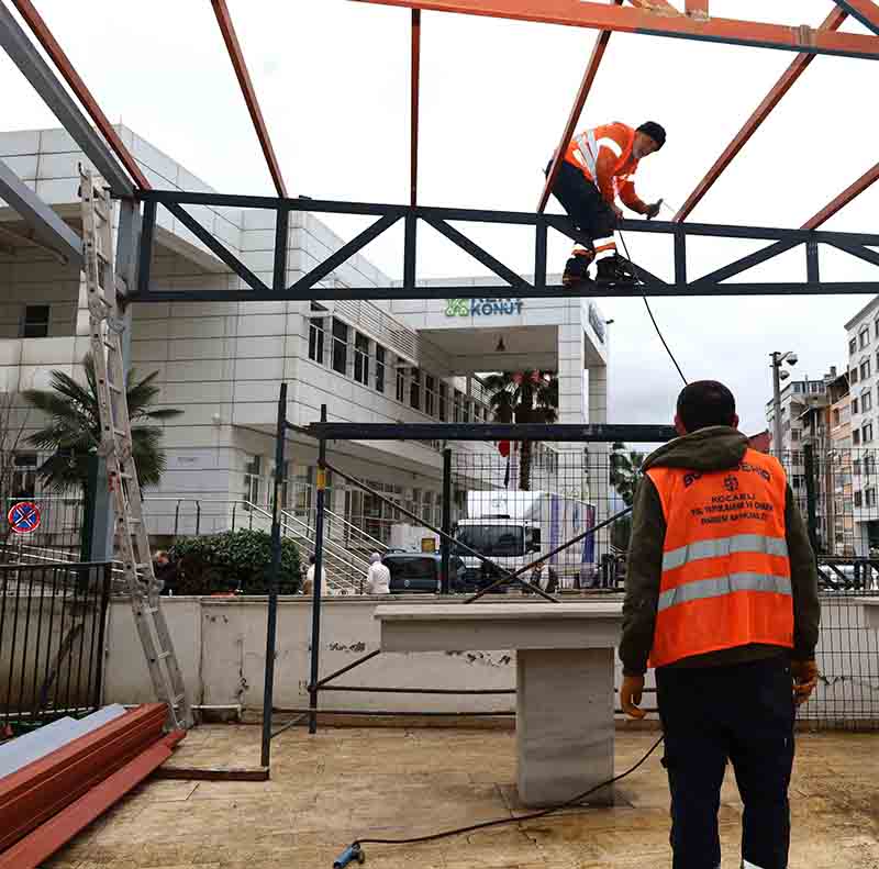 İzmit Eren Camii’ne yeni sundurma