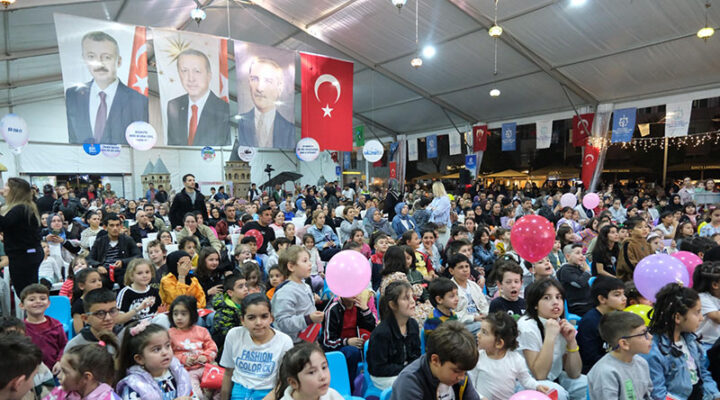 İzmit Kent Meydanı’nda eğlenceye tam gaz devam