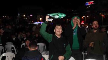 İzmit Kent Meydanı’nda yer Yeşil, gök Siyah