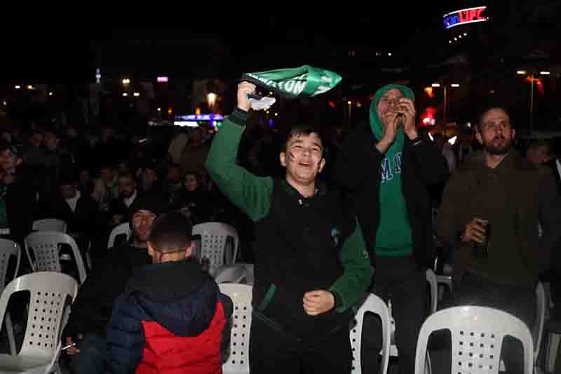 İzmit Kent Meydanı’nda yer Yeşil, gök Siyah