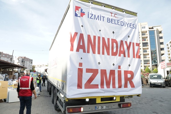 İzmit’ten İzmir’e destek devam ediyor