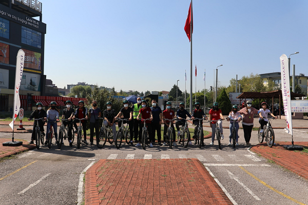 İzmitli gençler pedalları sağlık için çevirdi