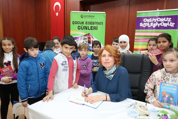 Çocuk Edebiyat Günleri’nin Konuğu Şeniz Baş Öğrencilerle