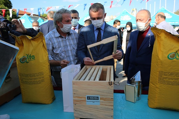 Çiftçiye arı kovanı ve arıcılık ekipmanı