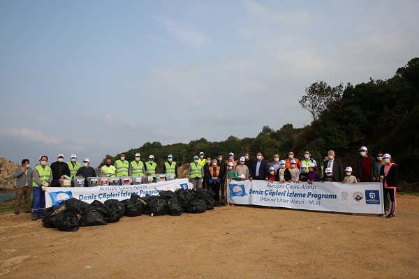 Sardala koyu’nda farklı çöp çeşitleri