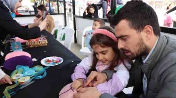 KO-MEK’te 23 Nisan coşkusu renkli şapkalara yansıdı