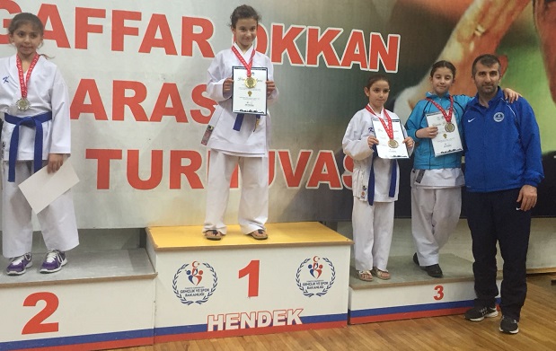 Karatecilerden turnuvada 29 madalya