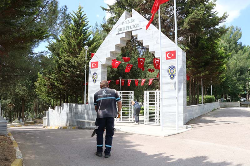 Mezarlıklar bayram ziyaretine hazır