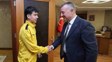 Kocaelisporlu Efe Kartal’dan Büyükakın’a ziyaret