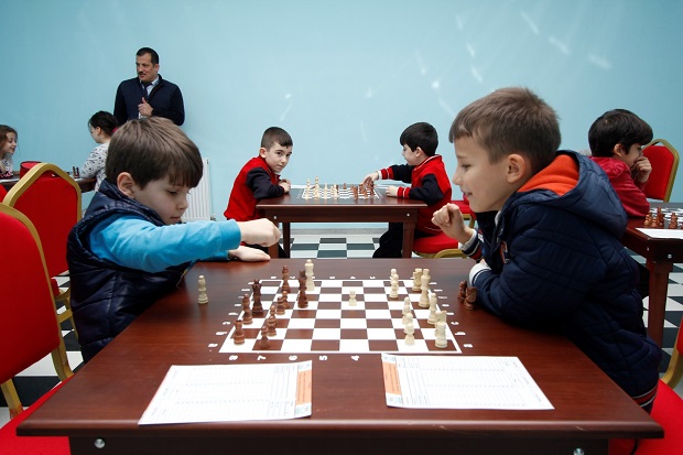 Büyükşehir’den okullara satranç sınıfı