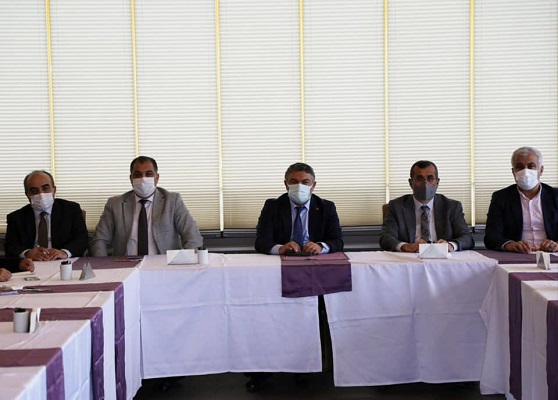 Mahalle muhtarlarını dinledi