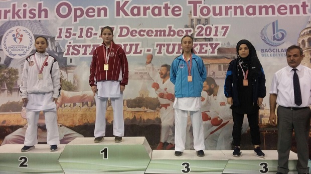 Mavi Beyazlılar İstanbul’dan 8 madalya ile döndü