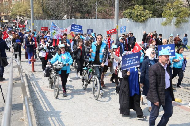 Otizm İçin Mavi Giy