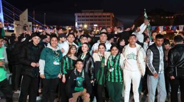 Meydan, “Şampiyon Kocaelispor” sesleriyle inledi