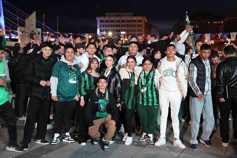 Meydan, “Şampiyon Kocaelispor” sesleriyle inledi