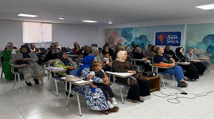 Narkotik polisinden annelere eğitim