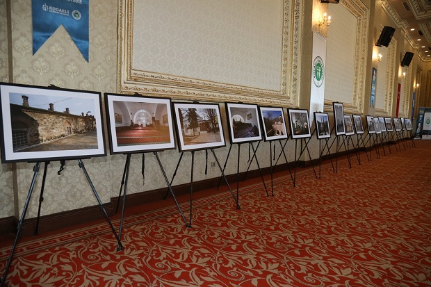 Tarih sempozyumunda fotoğraf ve minyatür sergileri