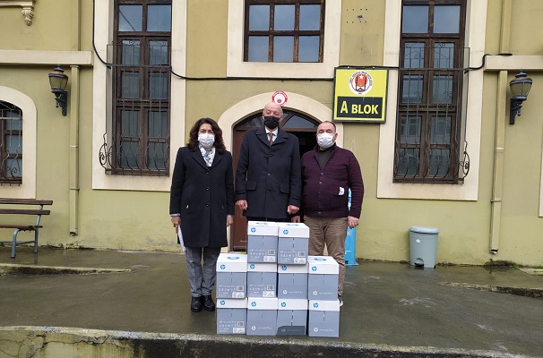 Geri dönüşüme katkı sağlayan okullara malzeme desteği