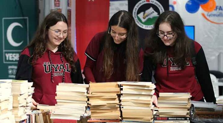 Kocaeli Kitap Fuarı okutuyor ve öğretiyor;