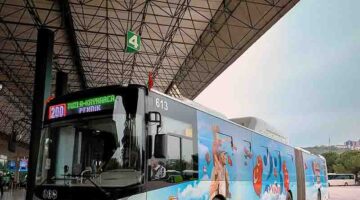 Otobüs ve tramvaylar 23 Nisan’a özel giydirildi