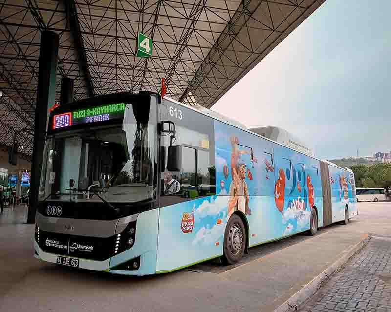Otobüs ve tramvaylar 23 Nisan’a özel giydirildi