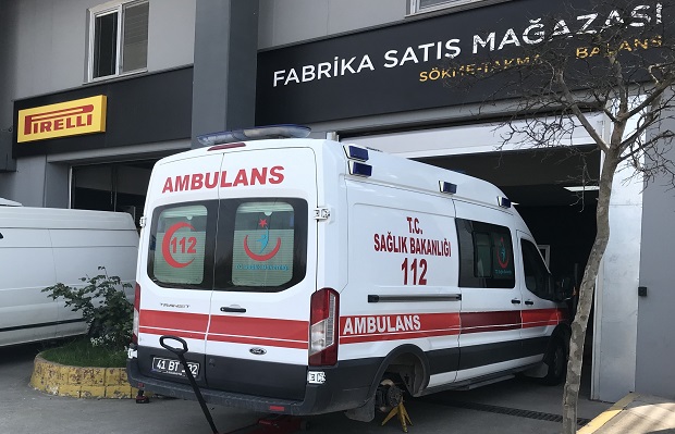 Ambulanslar için lastik bağışlıyor