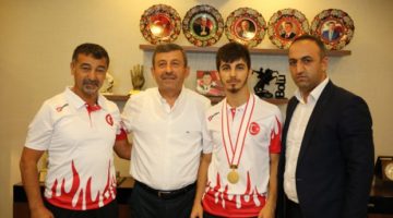 Karabacak, Dünya Şampiyonu Eray Şamdan’ı Ağırladı