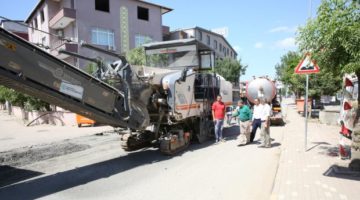 Darıca’nın dört bir yanında asfalt çalışmaları devam ediyor.