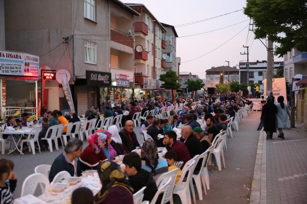 Nenehatun Mahallesi’nde İftar Vakti