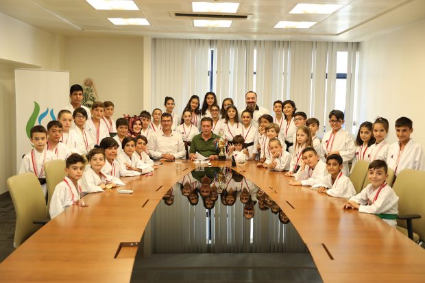 Demirci karatecilerle bir araya geldi