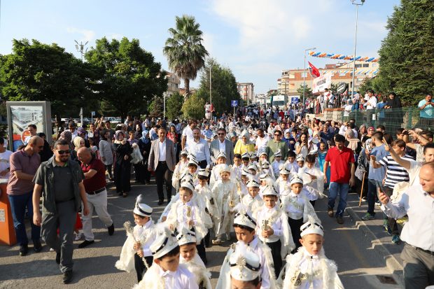 Çayırova Belediyesi’nden renkli sünnet şöleni