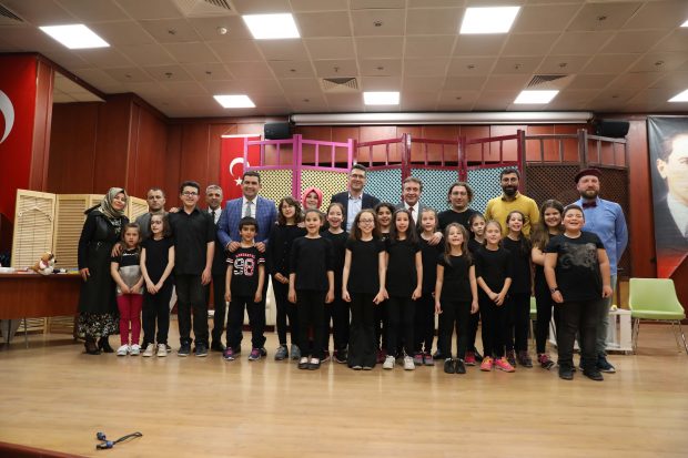Ortaya Karışık Tiyatro