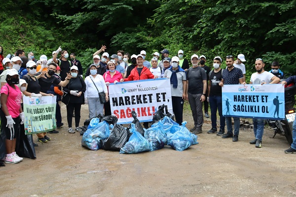 Hem yürüyüş, hem de çevre temizliği