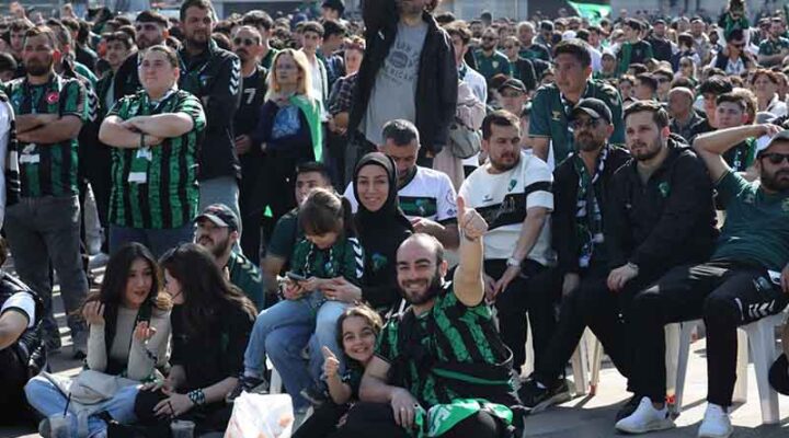 Taraftar, coşkuyla şampiyon Kocaelispor’u bekliyor
