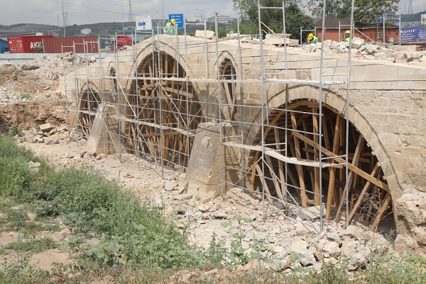 Tarihi köprü restore ediliyor