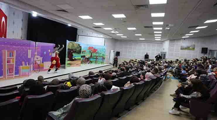 Kartepe’de Neşe ve Cesaret Dolu Tiyatro