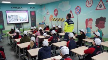 Trafik Eğitim Parkı’nda Türk bayrağıyla renkli kutlama