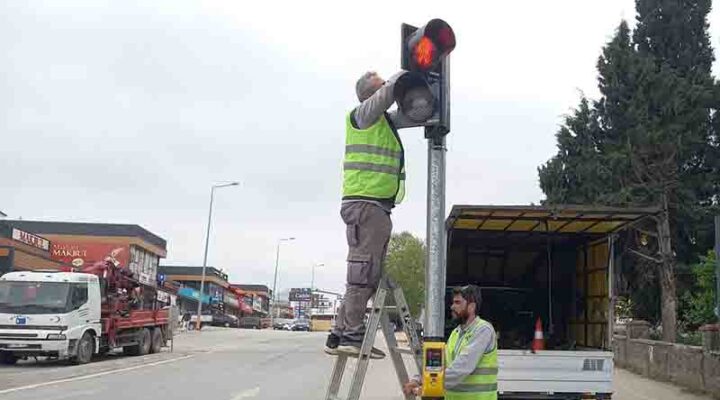 Trafik ışıkları bakım ve onarımdan geçiyor