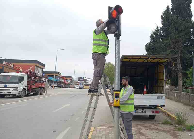 Trafik ışıkları bakım ve onarımdan geçiyor