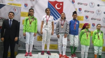Eskrimciler Türkiye şampiyonasından 3 madalya ile döndü