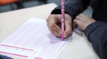 Üniversite hayali kuran gençlere Darıca Belediyesi’nden destek