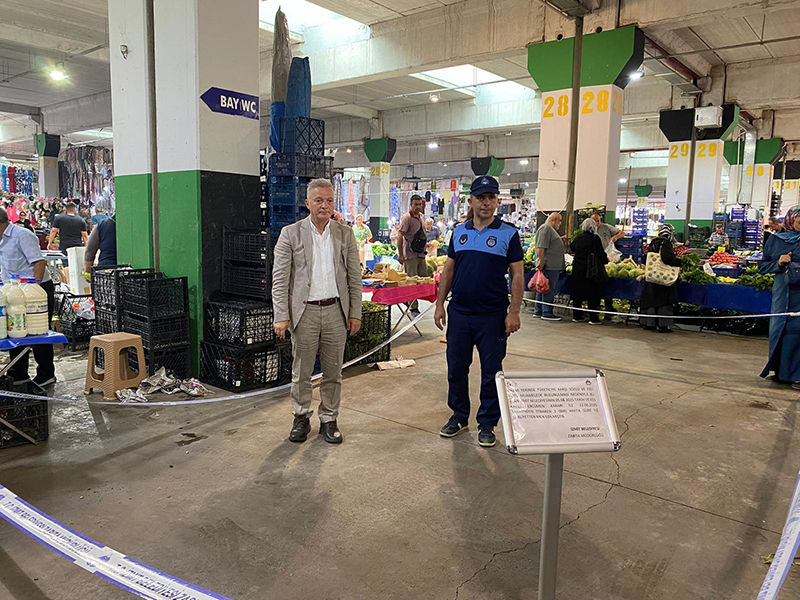 Vatandaşa kötü muamelede bulunan pazarcıya 1 hafta tezgâh men cezası