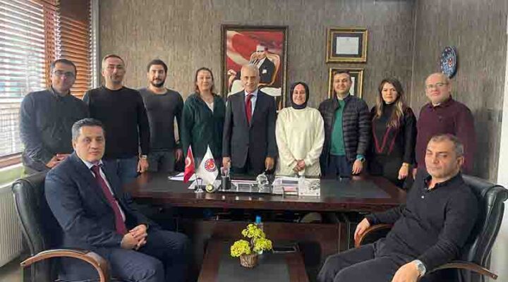 Sağlık Çalışanlarının Maaşları Yetersiz.