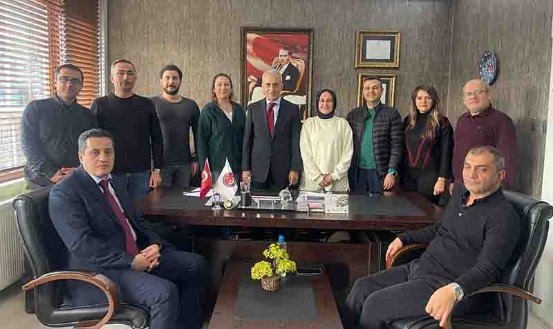 Sağlık Çalışanlarının Maaşları Yetersiz.