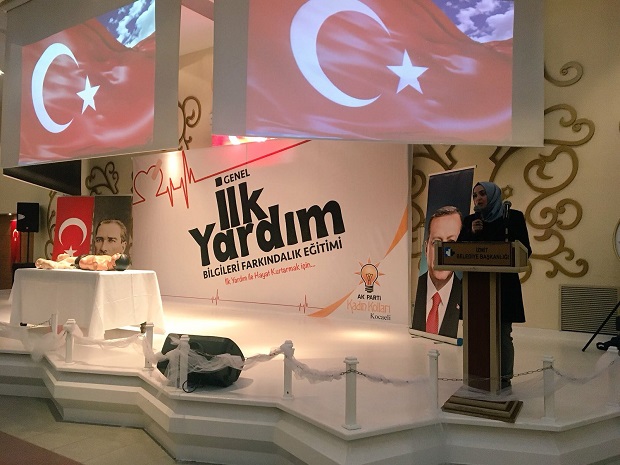 AK Parti İl Kadın Kolları’ndan İlk Yardım Eğitimi