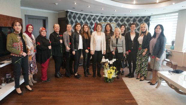 ‘Dünya Kadınlar Günü’nde Hürriyet’e anlamlı teşekkür