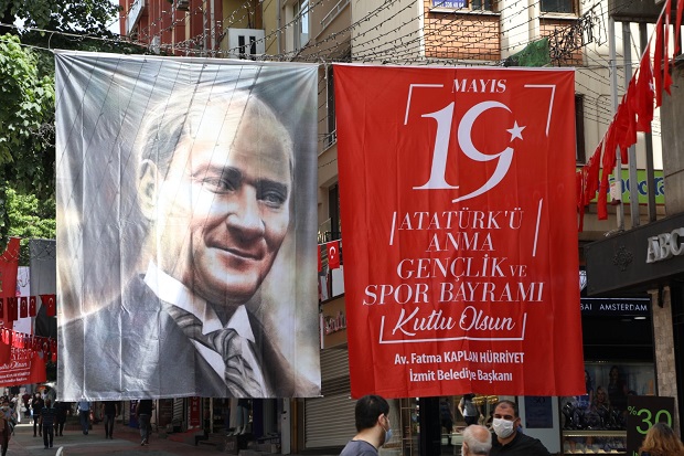 19 Mayıs’ta İzmit yine ‘kırmızı-beyaz’