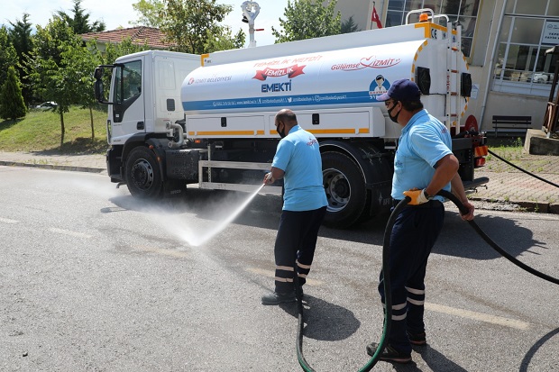 Cadde ve sokaklar bayrama hazır hale getiriliyor