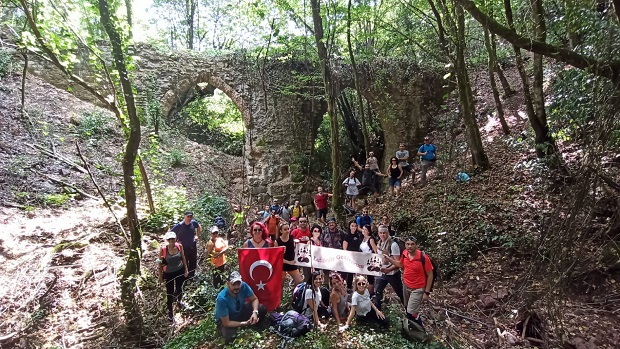 ‘Hoşgörü Yolu’ ekibi ile ‘Paşasuyu Su Kemerleri’nde yürüyüş