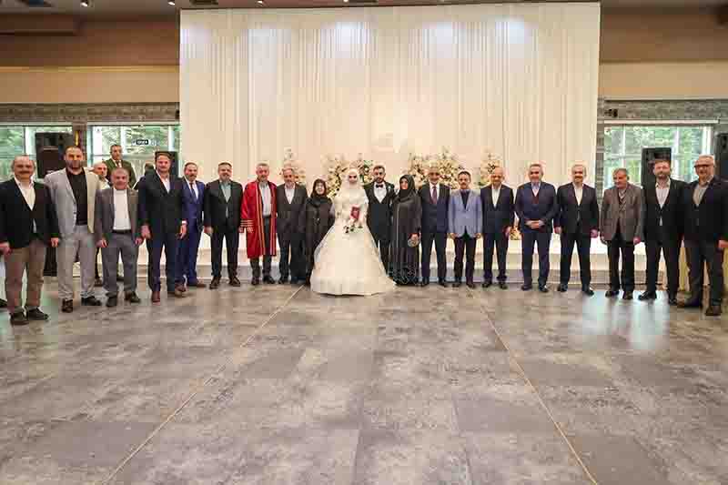 Vali İlhami Aktaş, Kocaeli Büyükşehir Belediyesi İtfaiye Daire Başkanı Ömer İslamoğlu’nun Kızının Nikah Merasimine Katıldı